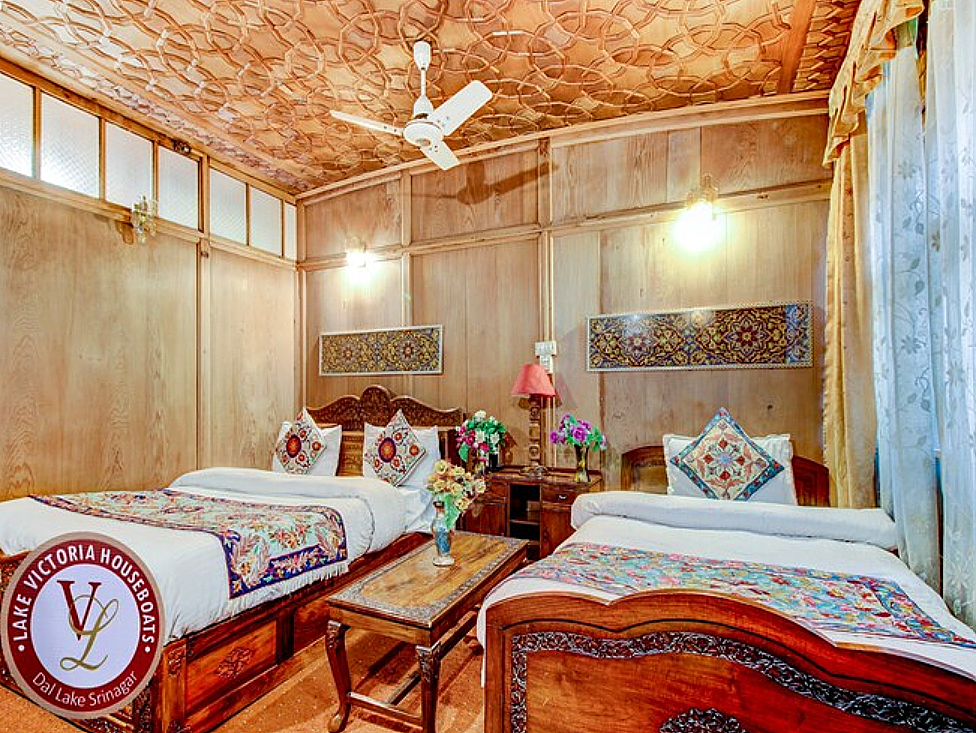 Lake Victoria Houseboat Deluxe Room 2