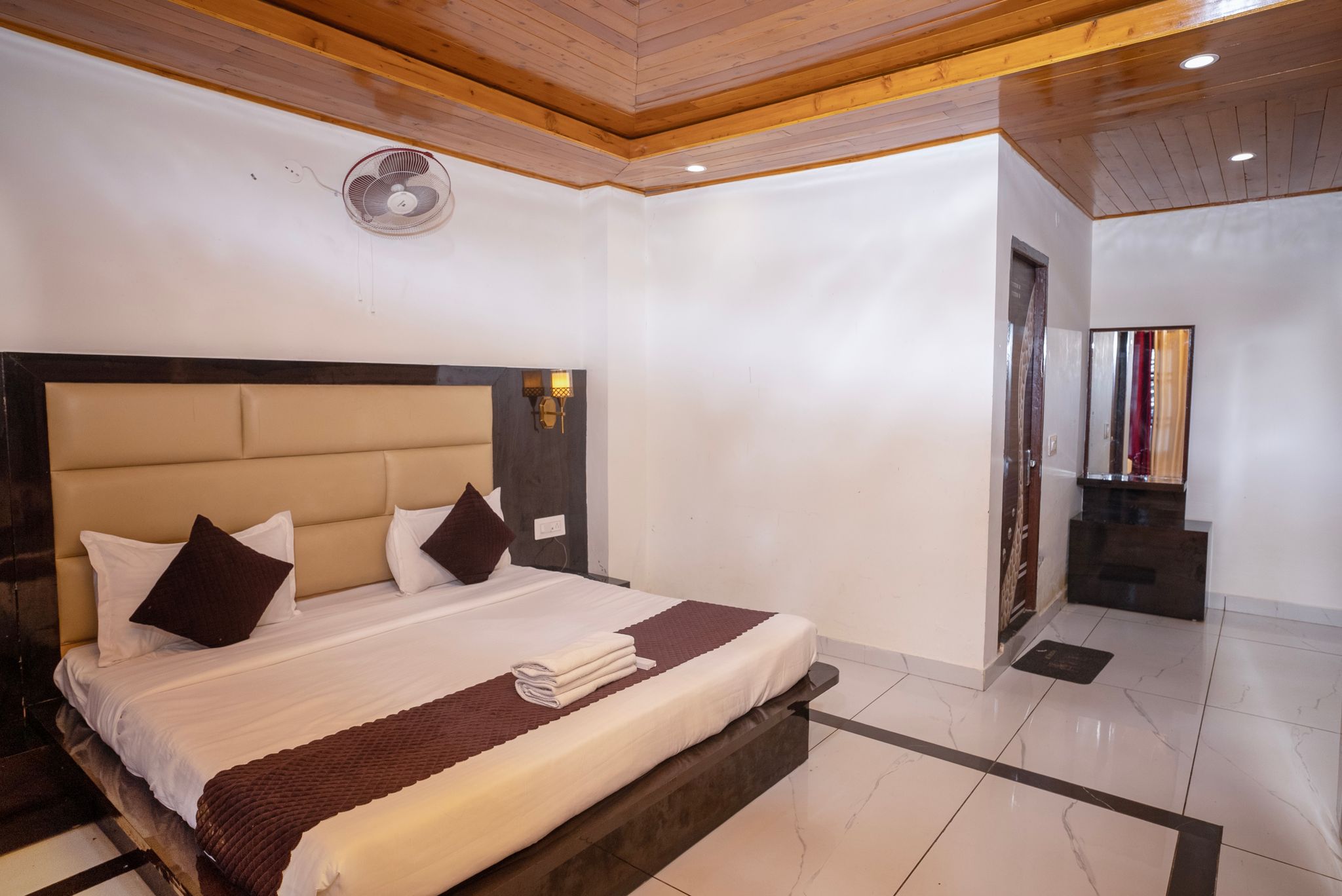 Valley View Super Deluxe Room