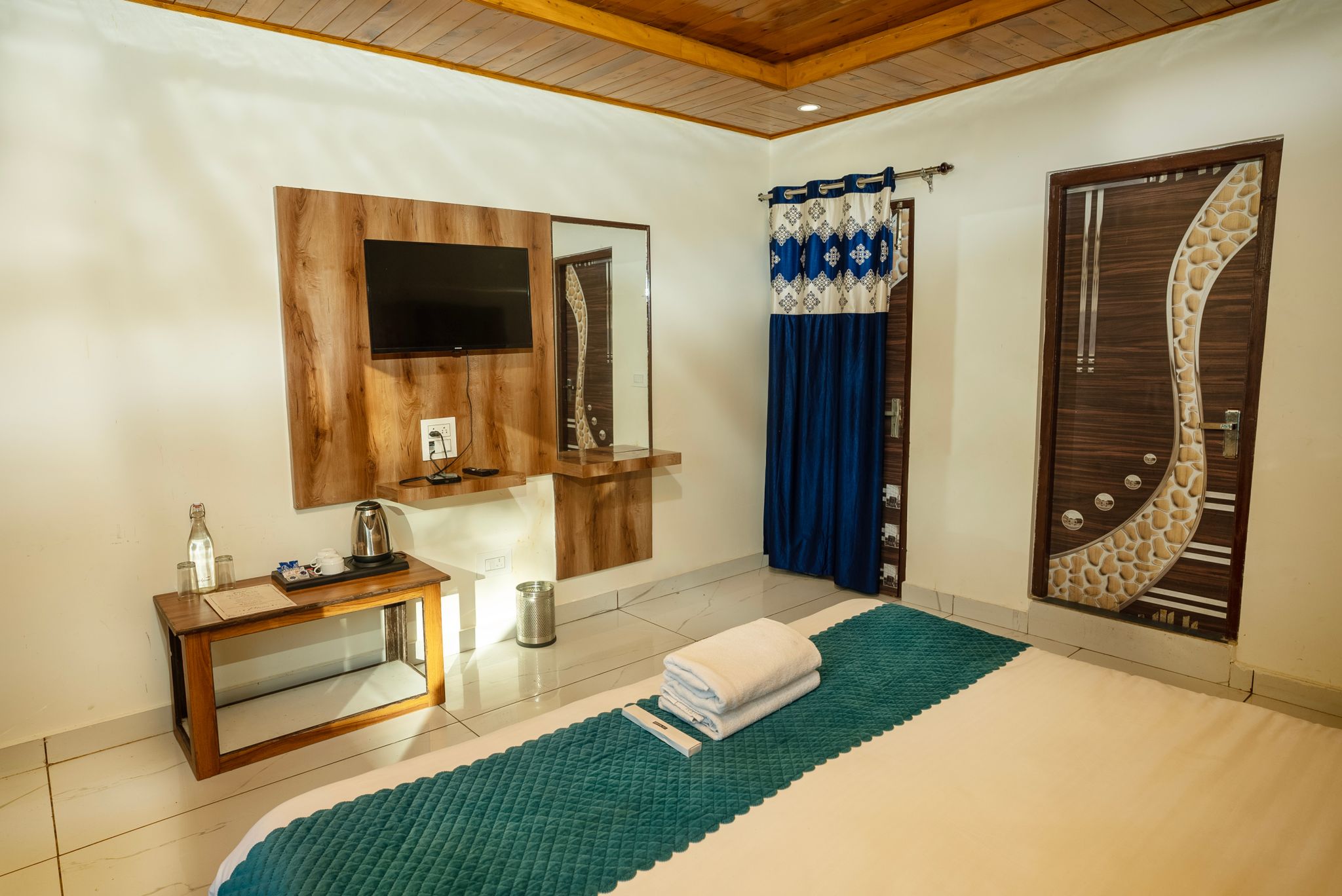 Valley View Super Deluxe Room