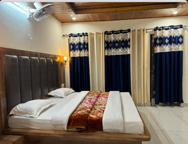 Valley View Super Deluxe Room