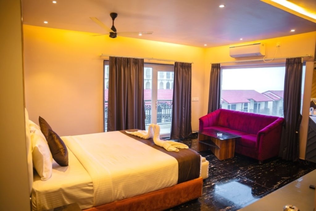 Gold View Room