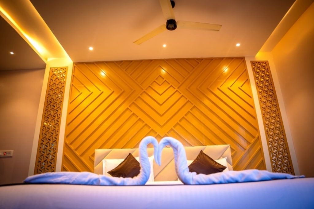 Gold View Room