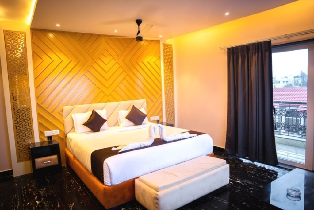 Gold View Room