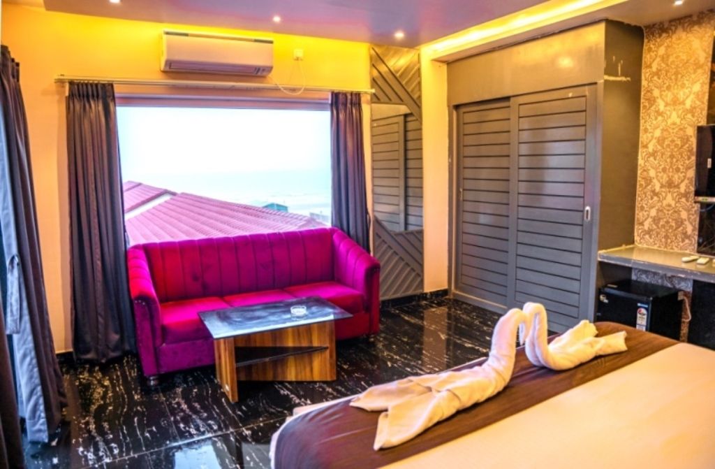 Gold View Room