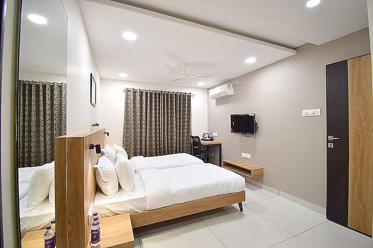 Hotel Blue Bells Plush Twin Beds