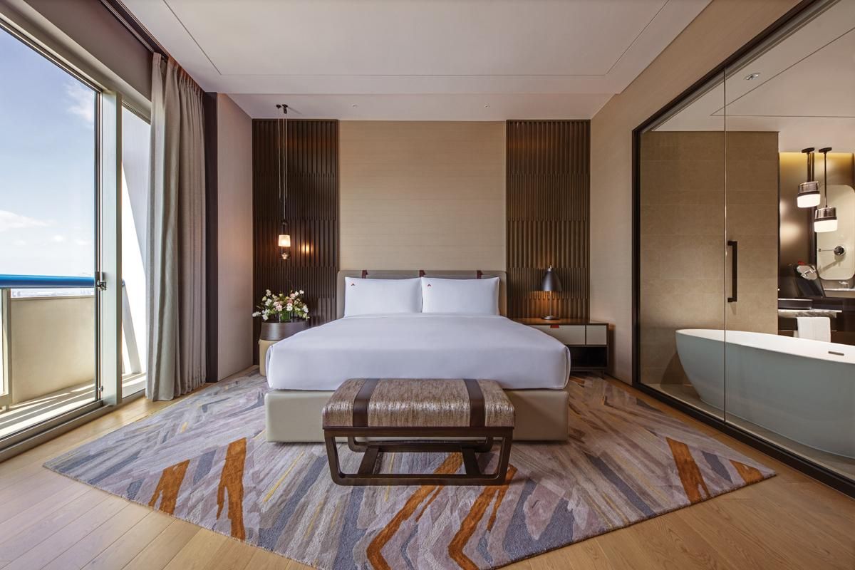 Crest Suites, 1 King, L65 Lounge Access, High Floor, 2 Balconies, Panoramic View