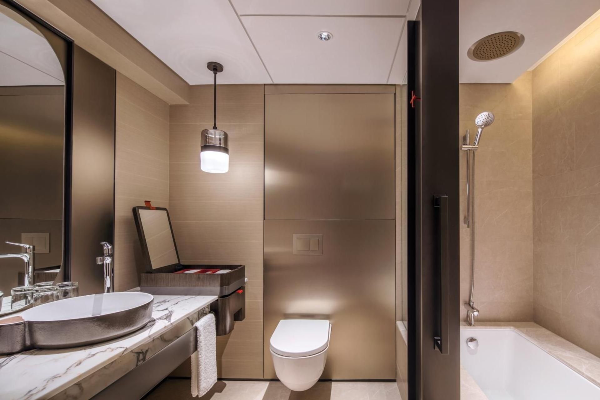 Signature Suites, 1 King, 2 Balconies, City View