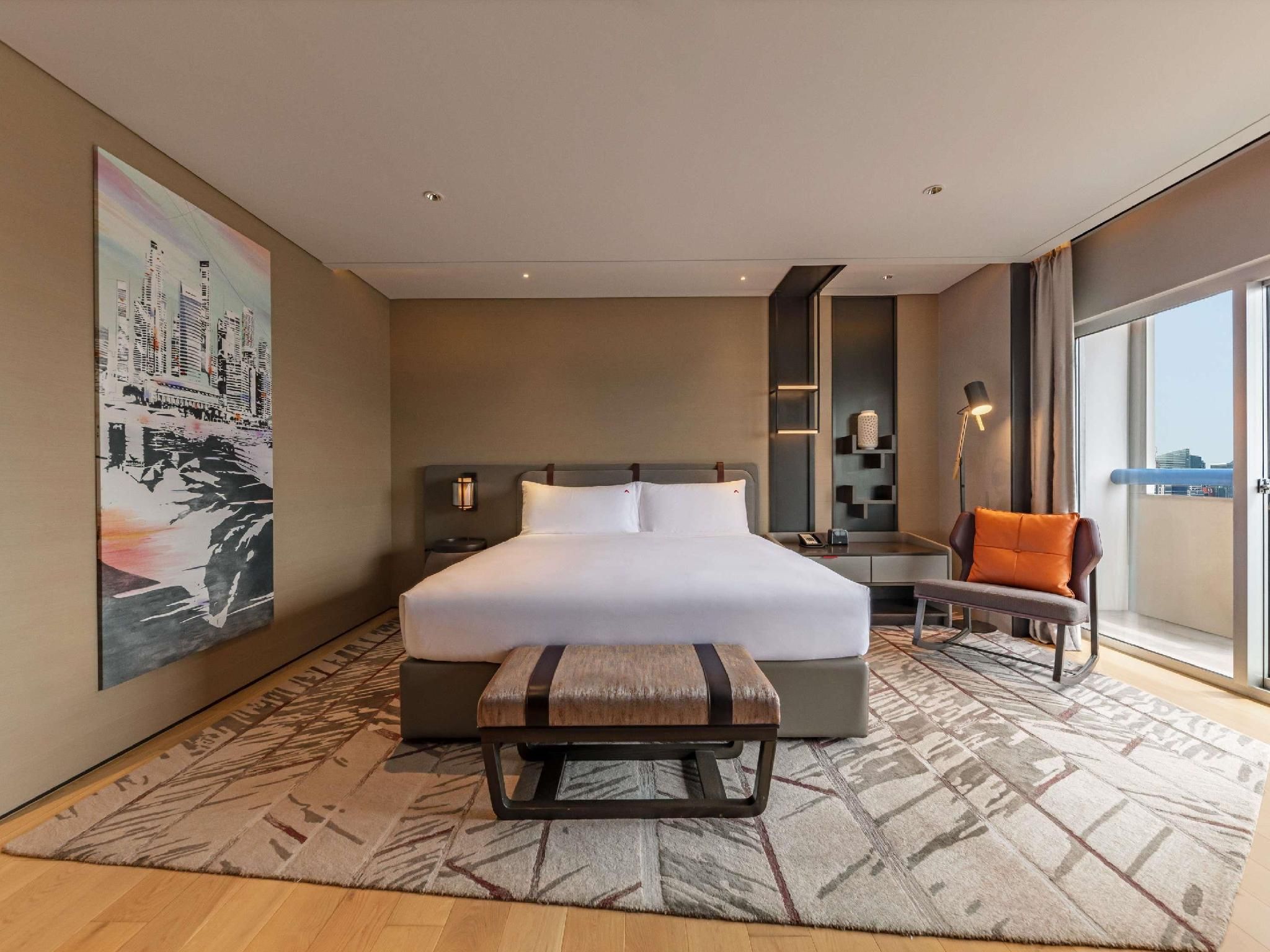 Swissotel The Stamford, Singapore Executives, 1 King, L65 Lounge Access, High Floor, Balcony, City View