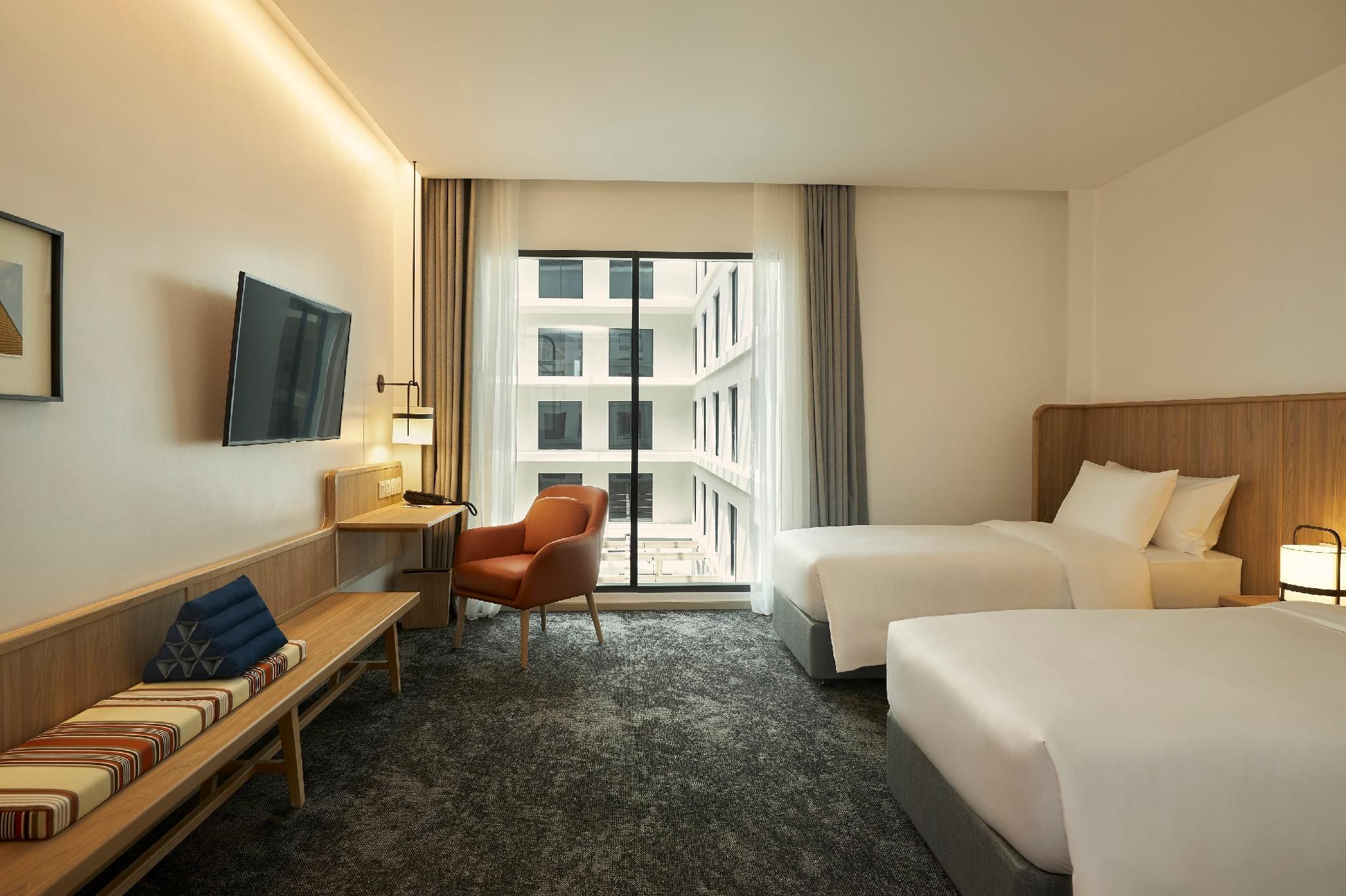 Roomy Courtyard View Twin Room