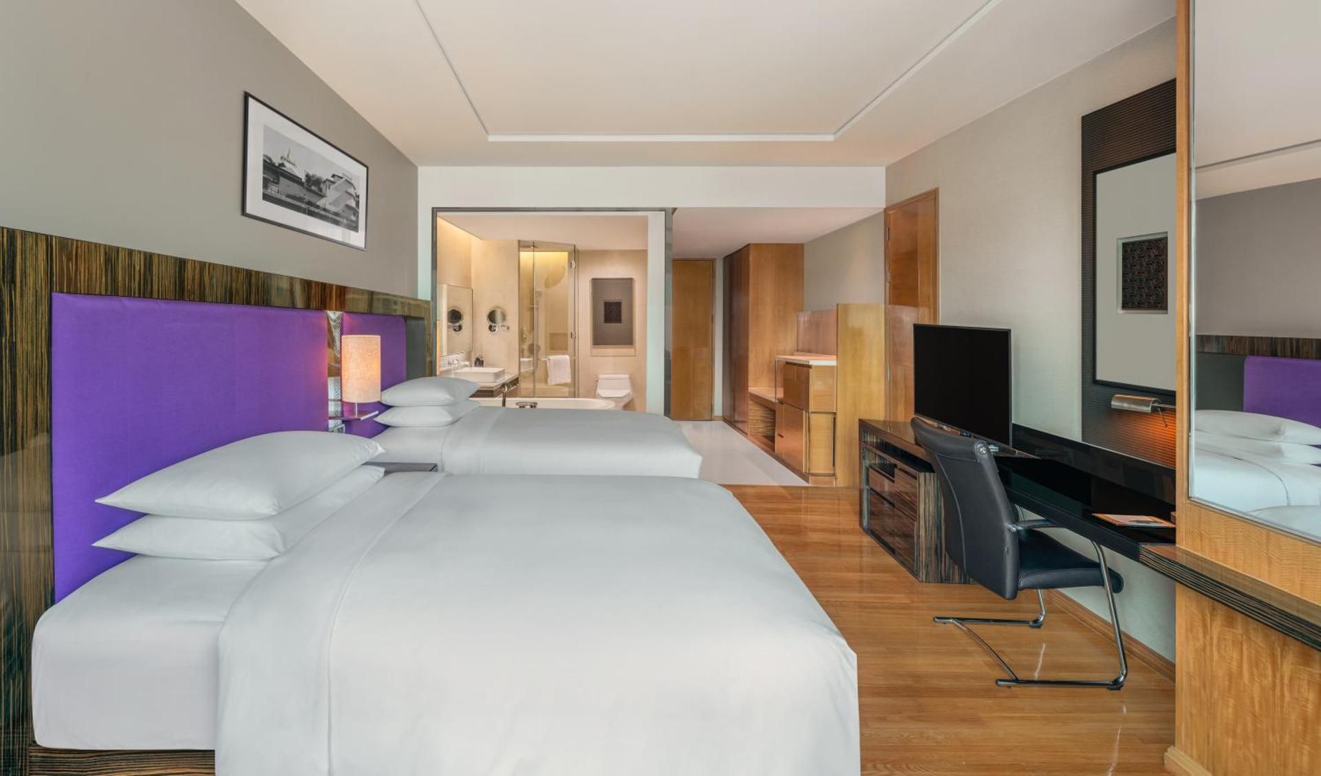 Executive, Club Lounge Access, Guest Room, 2 Double, High Floor