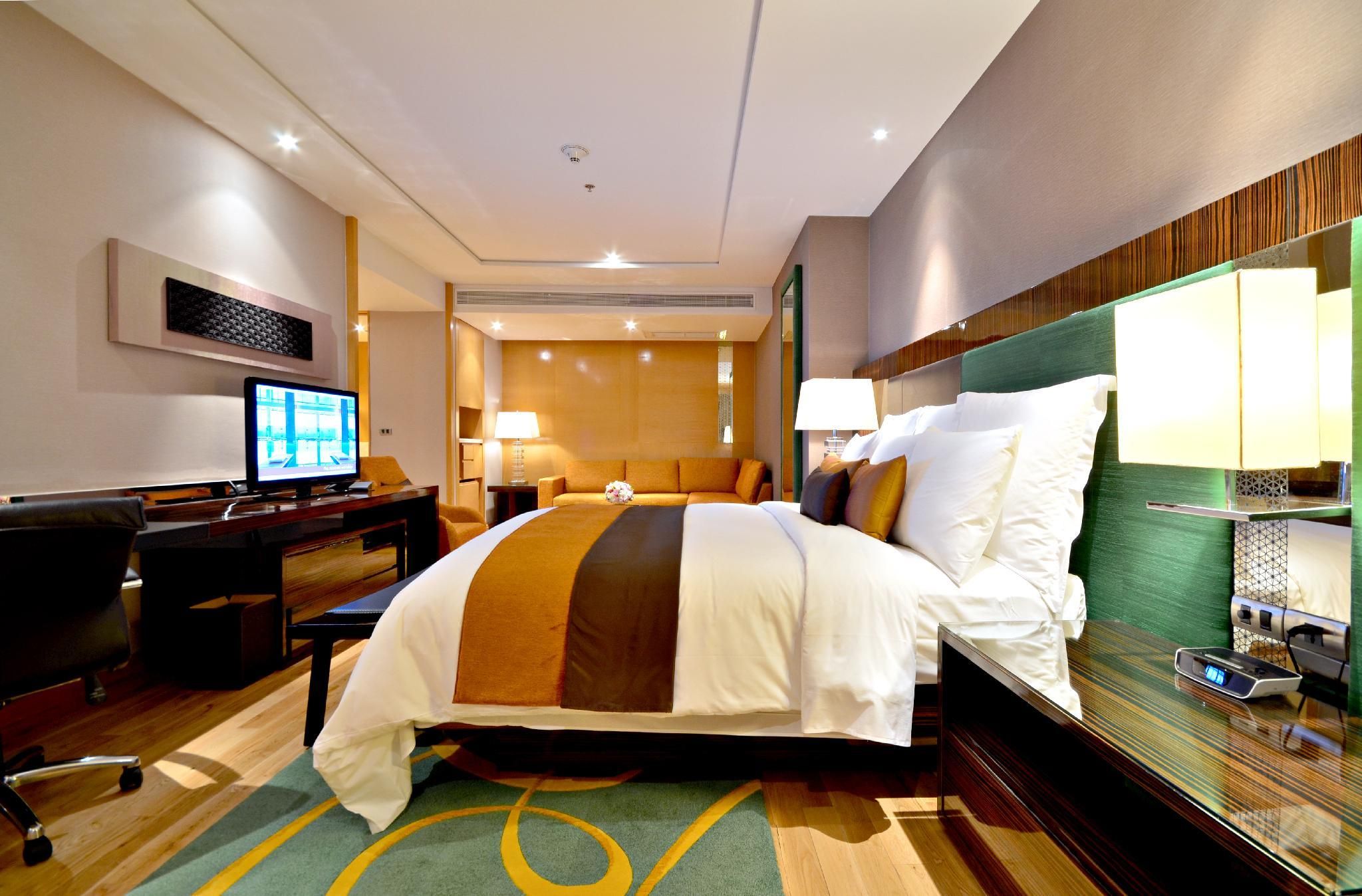 Renaissance Suite, Club Lounge Access, 1 Bedroom Larger Suite, 1 King, Corner Room