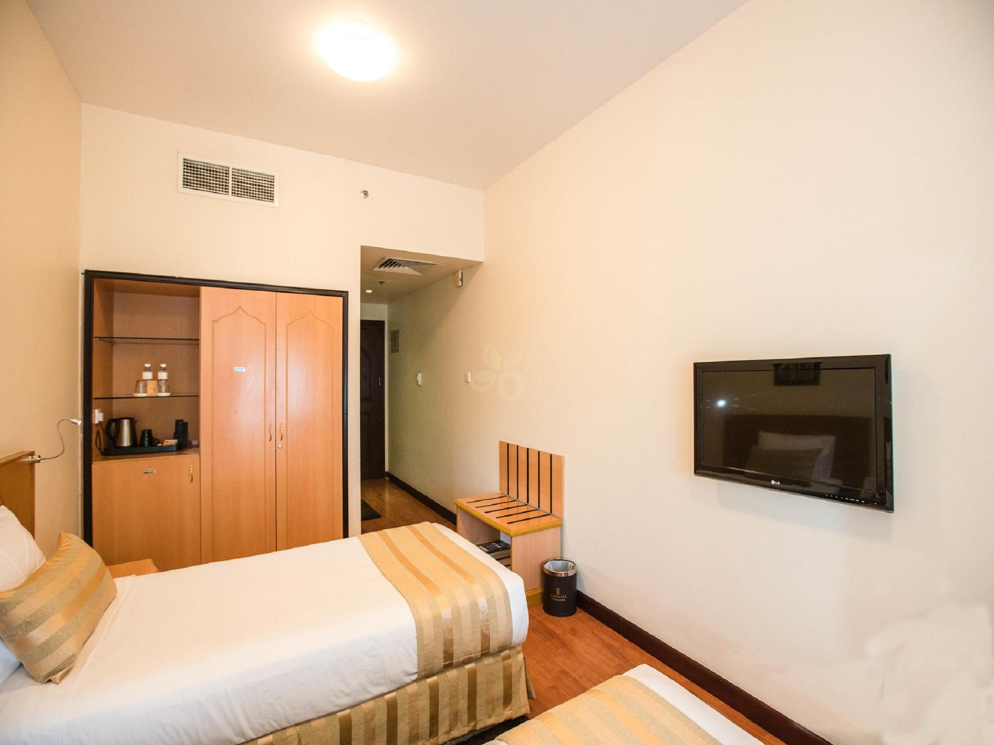 Landmark Plaza Hotel Standard Room 11