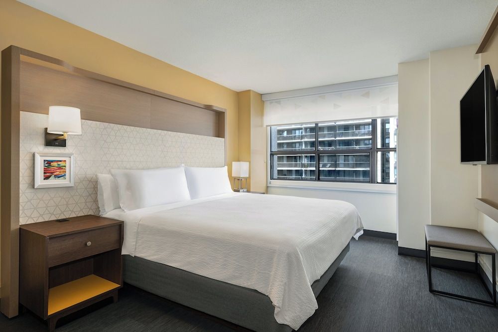 Standard Room, 1 Queen Bed, Accessible (Mobility, Roll-In Shower)
