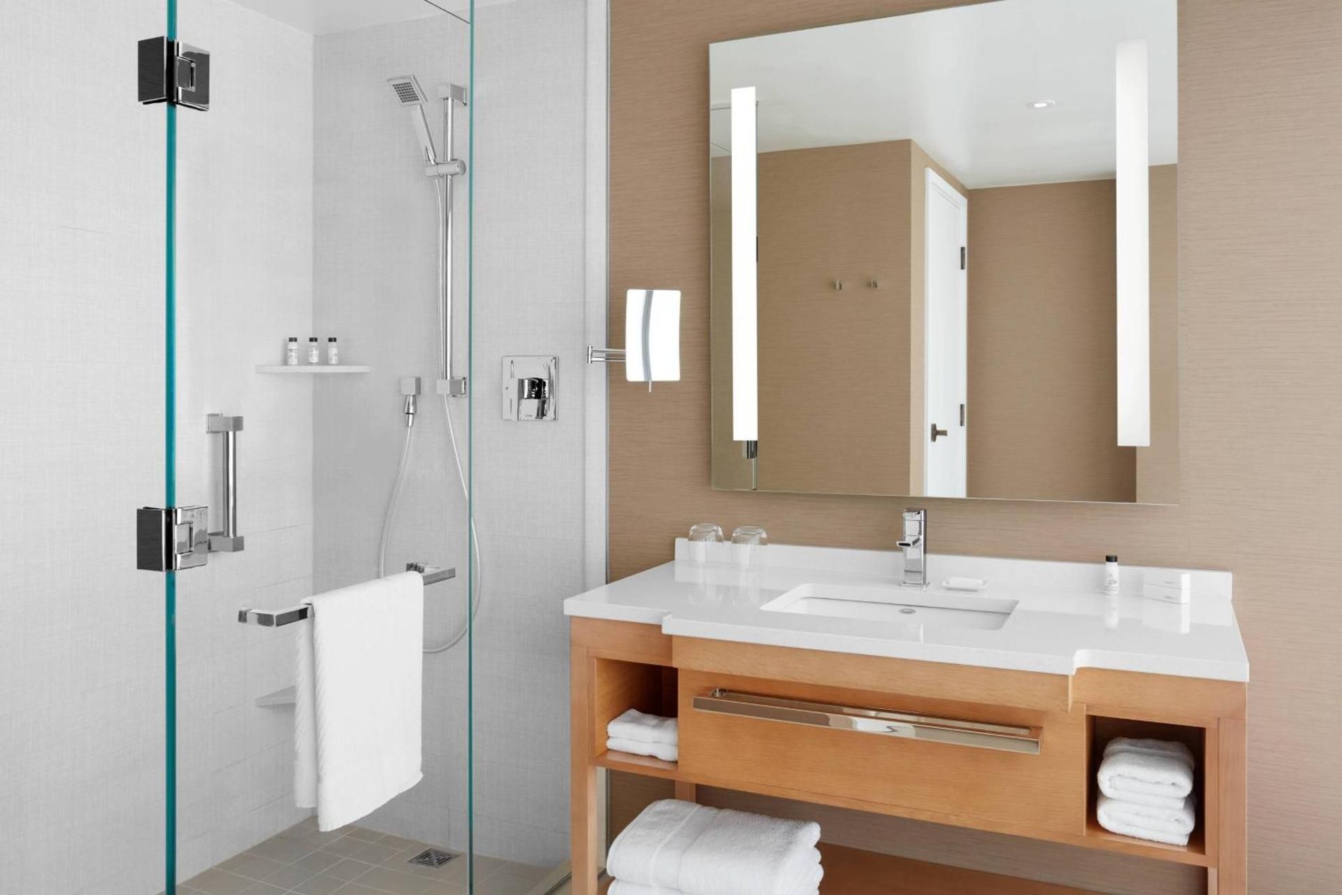 Luxury, Larger Suite, 1 King, Sofa bed, CN Tower view, Skyline view, Corner room