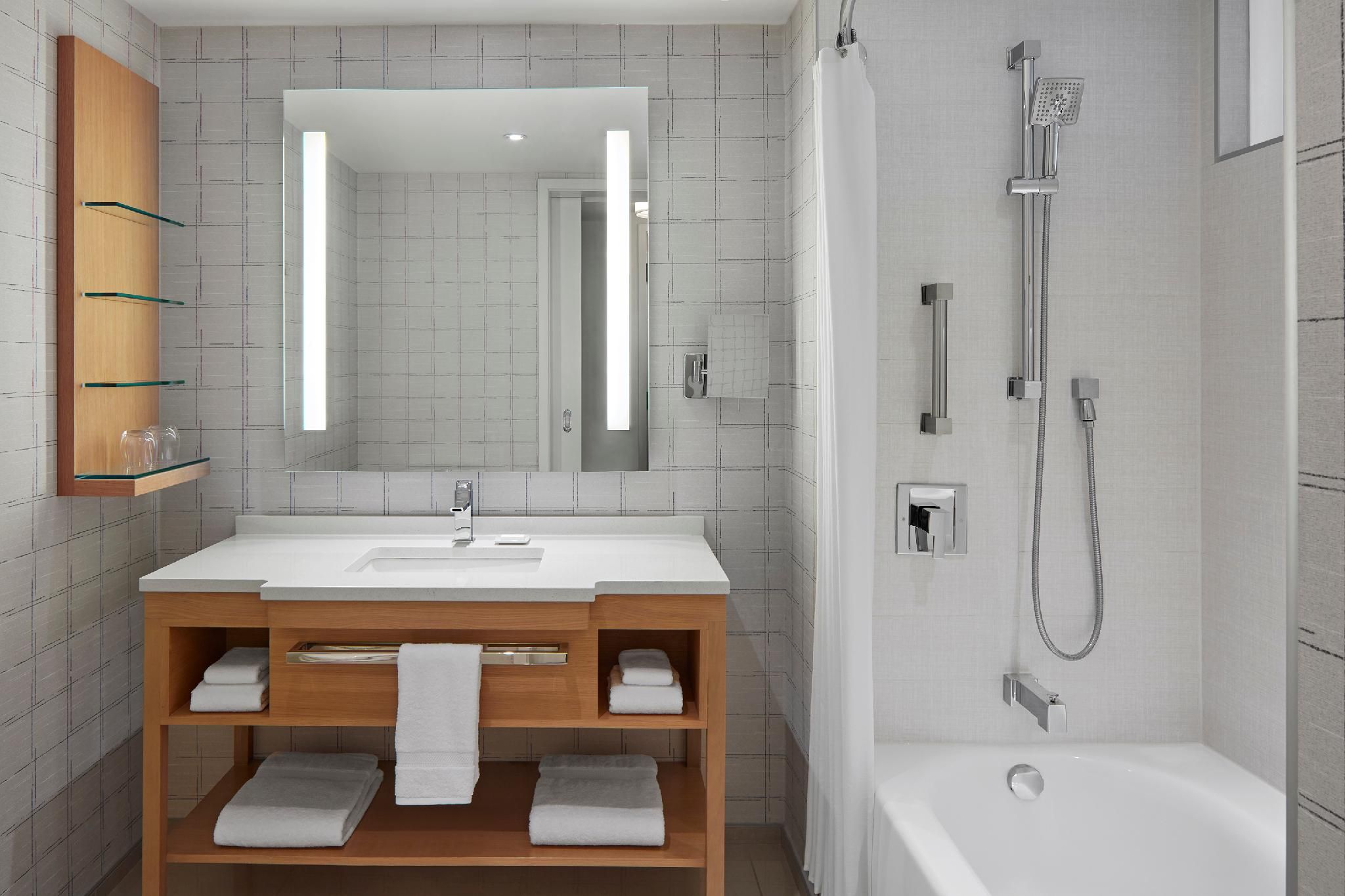 Guest room, 2 Queen, Harbor view