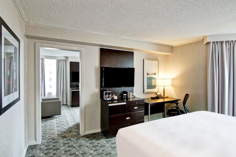 Deluxe Suite, 1 King Bed