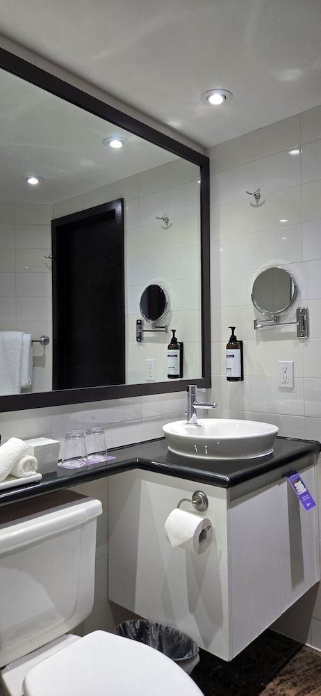 Hyatt Regency Toronto Room, 2 Double Beds 4