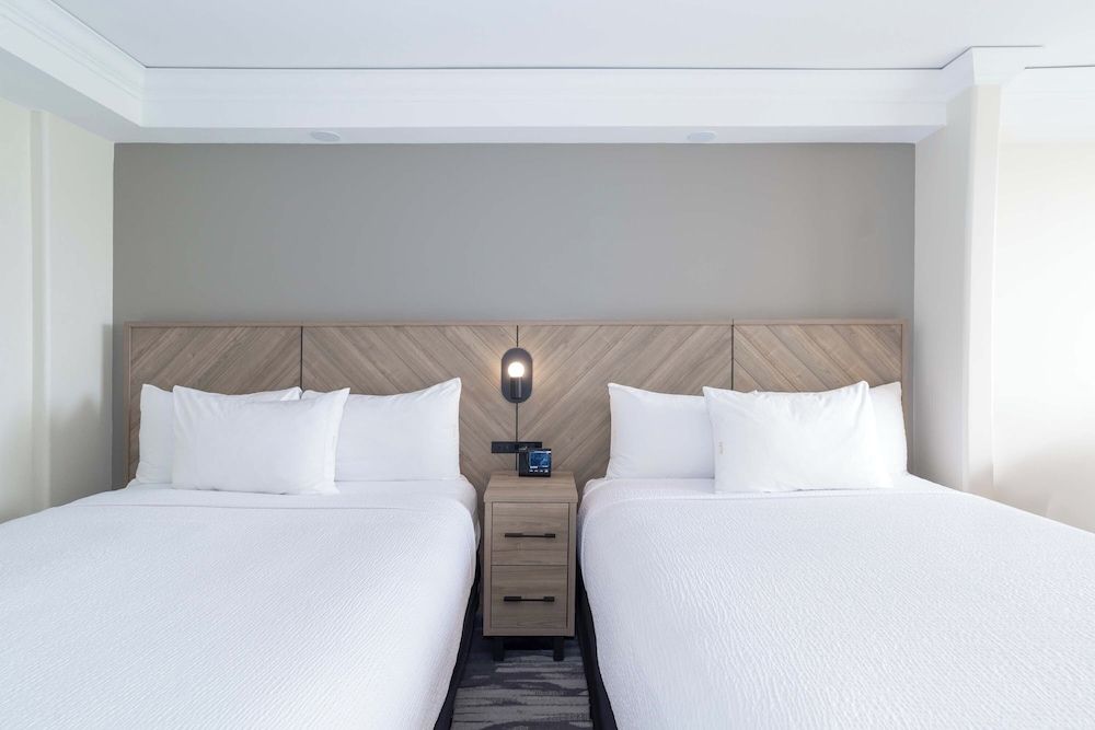 Sandman Signature Toronto Airport Hotel Standard Room, 2 Queen Beds