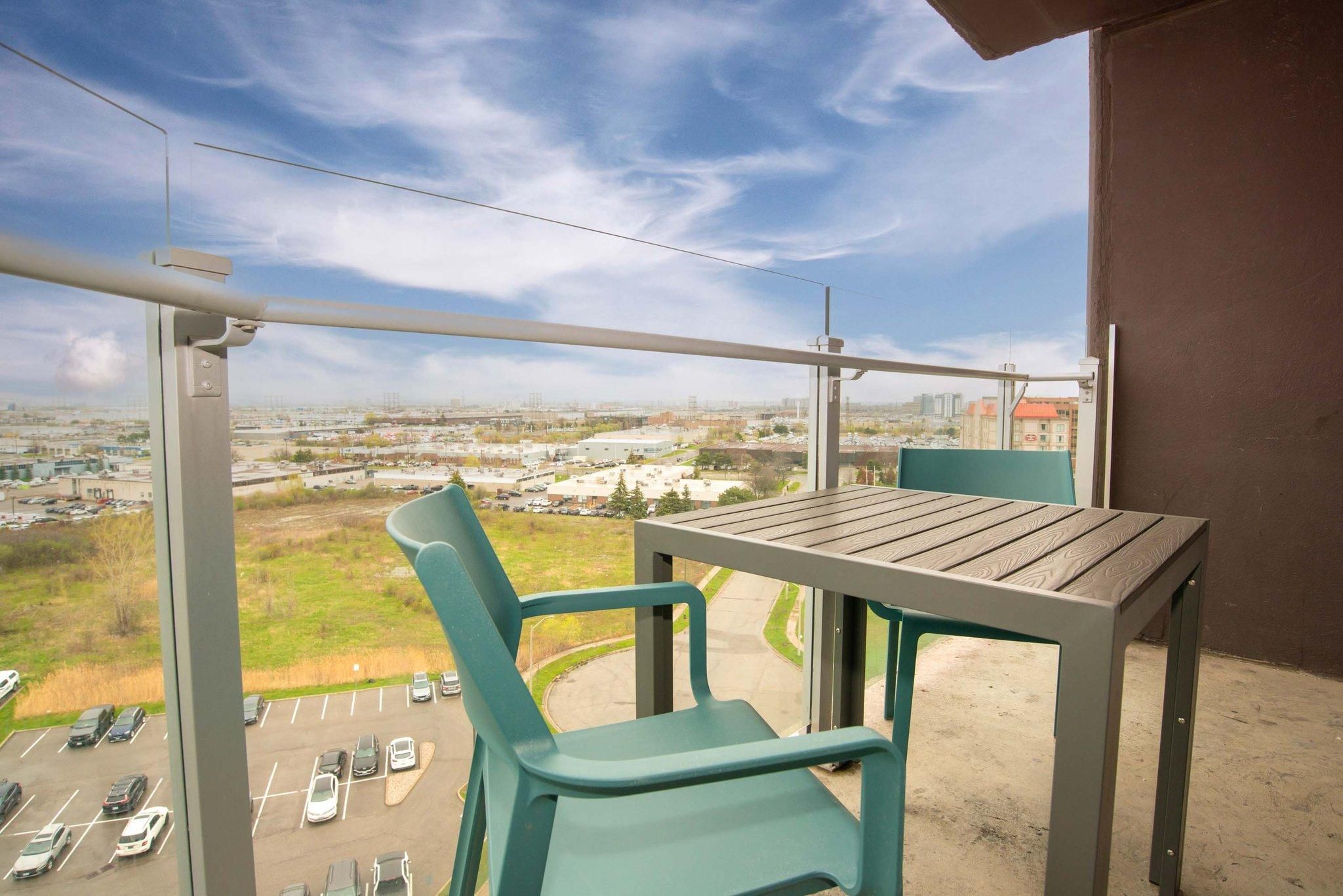 Standard 2 Queens, with Balcony