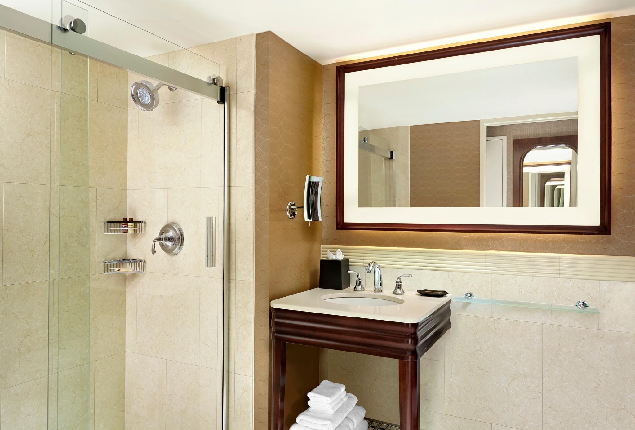 Guest room, 1 Queen, Queen Tower