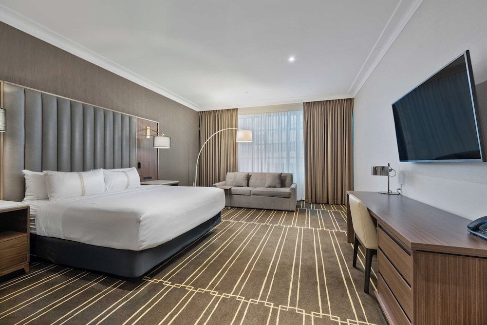 The Sutton Place Hotel Toronto Classic Room, 1 King Bed, Accessible