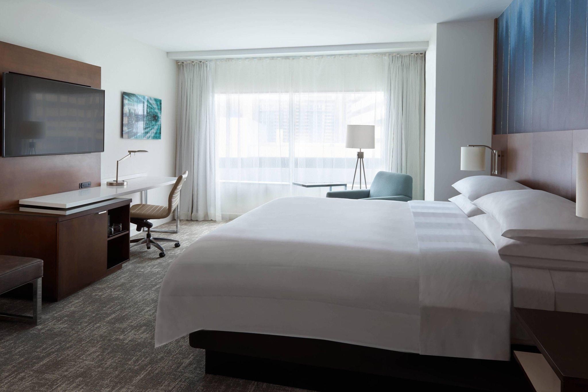 1 Bedroom Suite, 1 King, Sofa bed