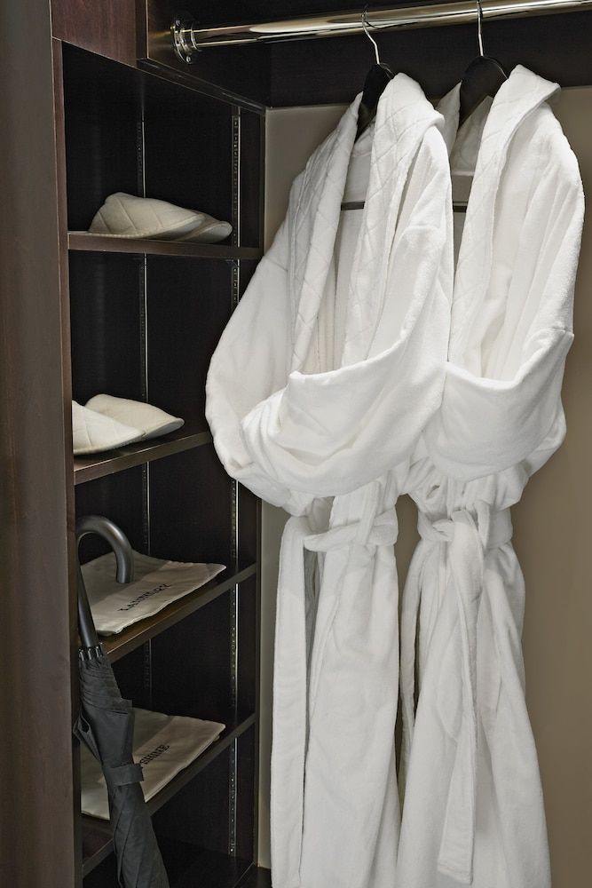 The Omni King Edward Hotel Deluxe Room, 1 King Bed 13