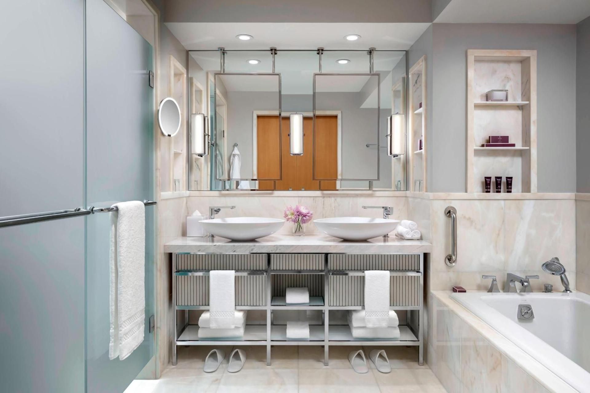 Club City View Room, Club lounge access, Guest room, 1 King