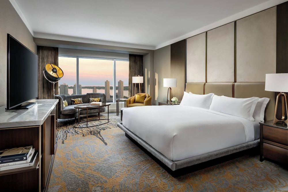 The Ritz-Carlton, Toronto