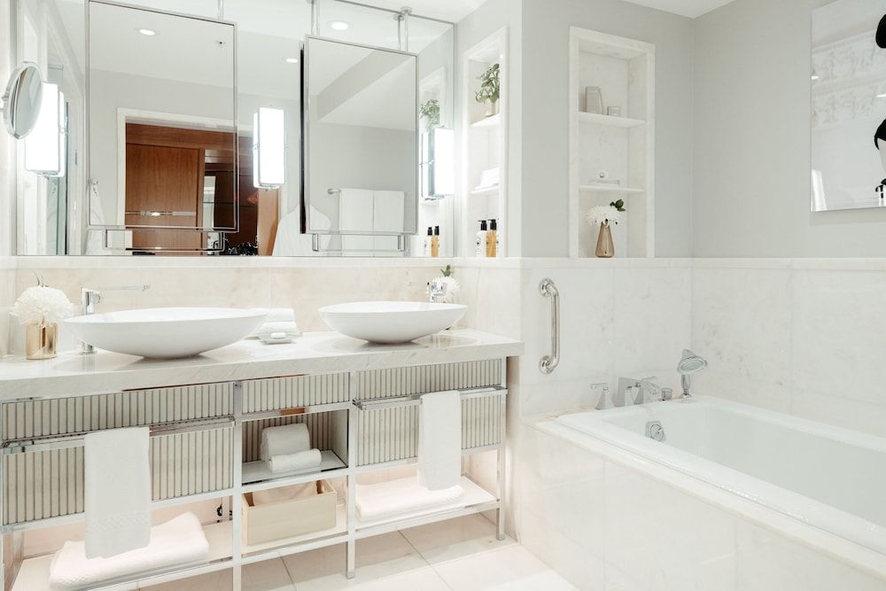 The Ritz-Carlton, Toronto Deluxe Room 10