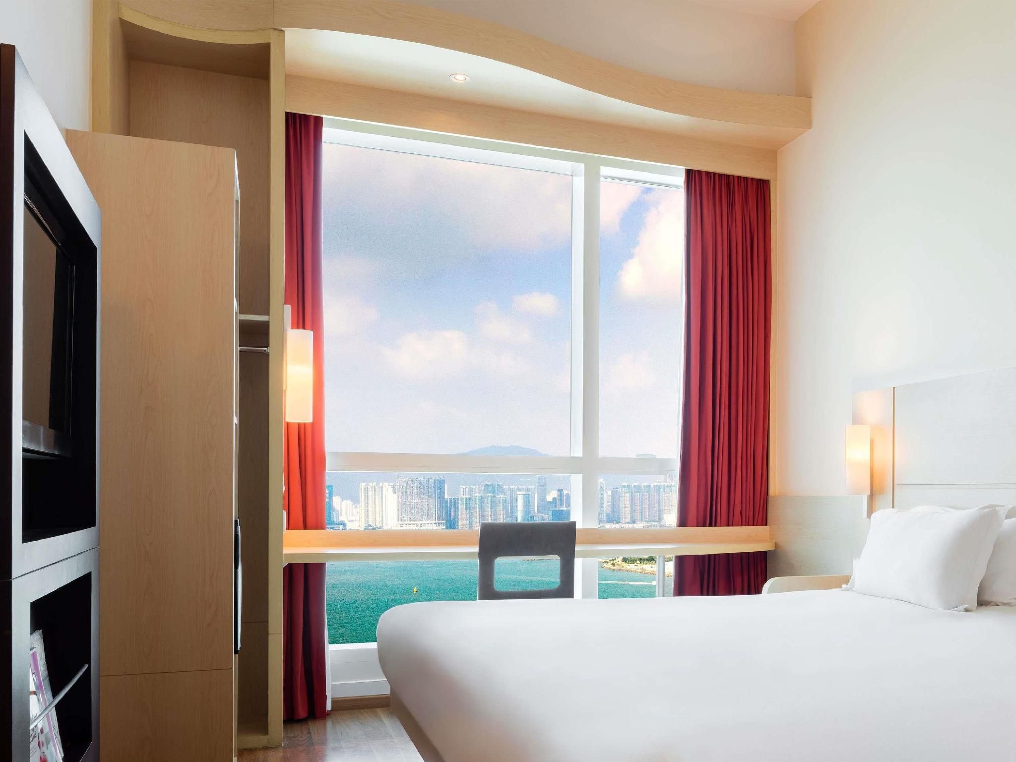 1 Queen Bed Harbor View