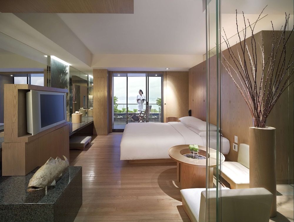 Room, 1 King Bed, Terrace, Harbor View (Plateau)
