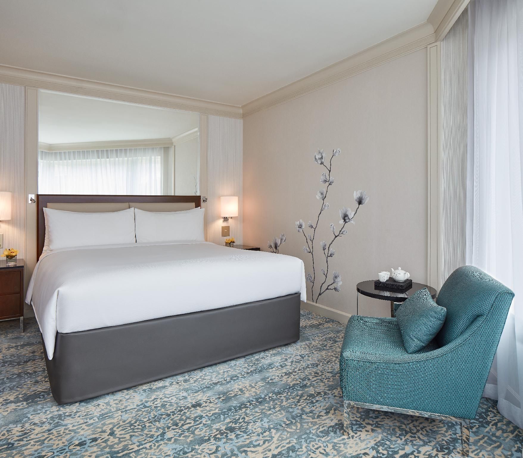Guest room, 1 King, Harbor view