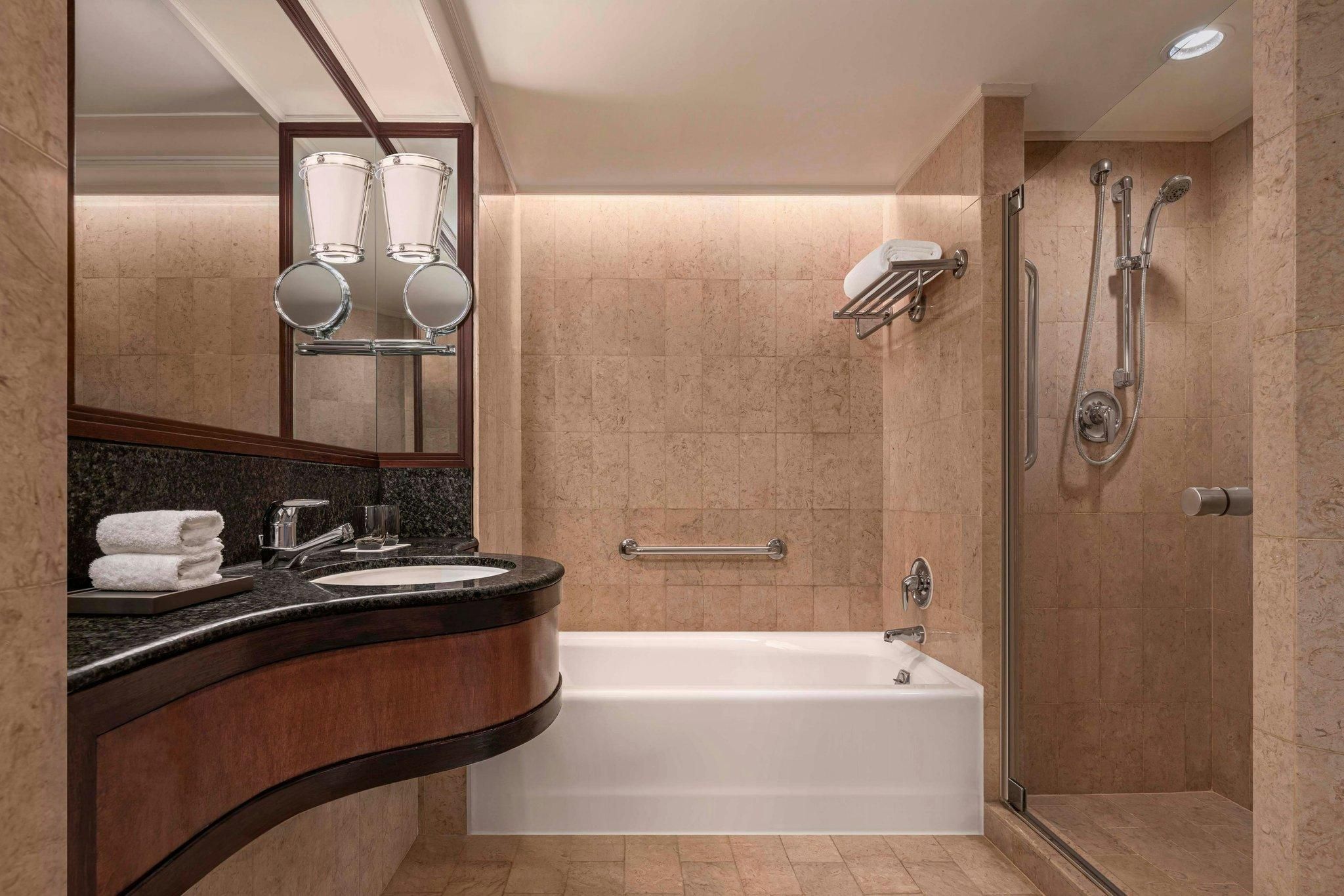 Executive Room, Executive lounge access, Larger Guest room, 2 Double, City view