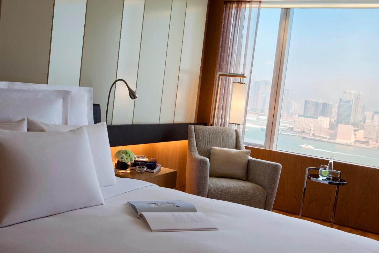 Guest room, 1 Queen, Victoria Harbour view