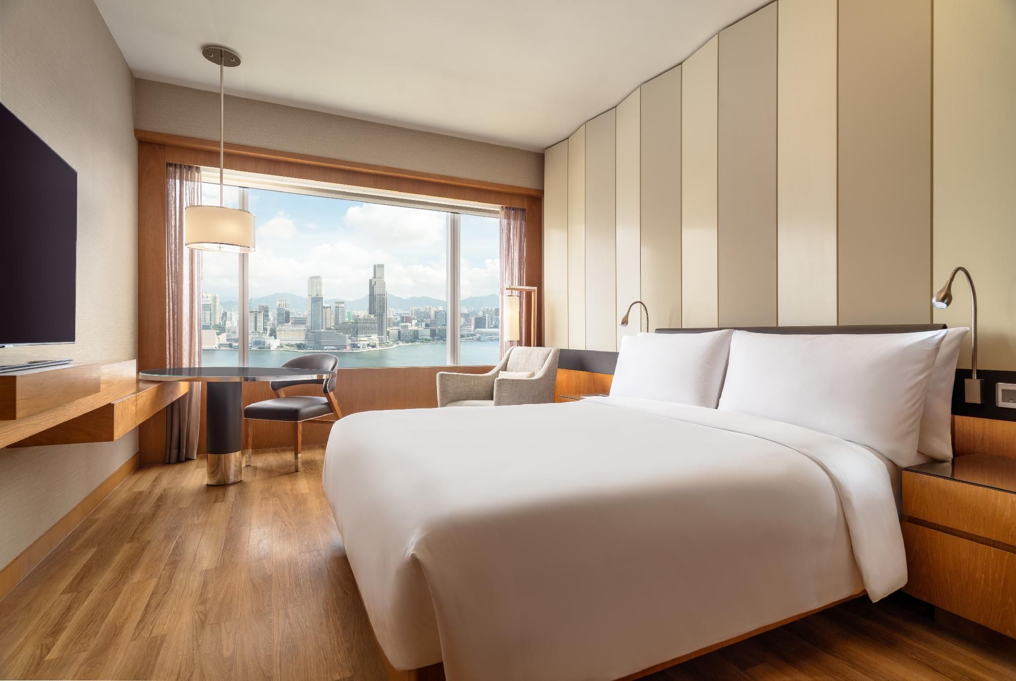 Executive lounge access, Guest room, 1 Queen, Victoria Harbour view