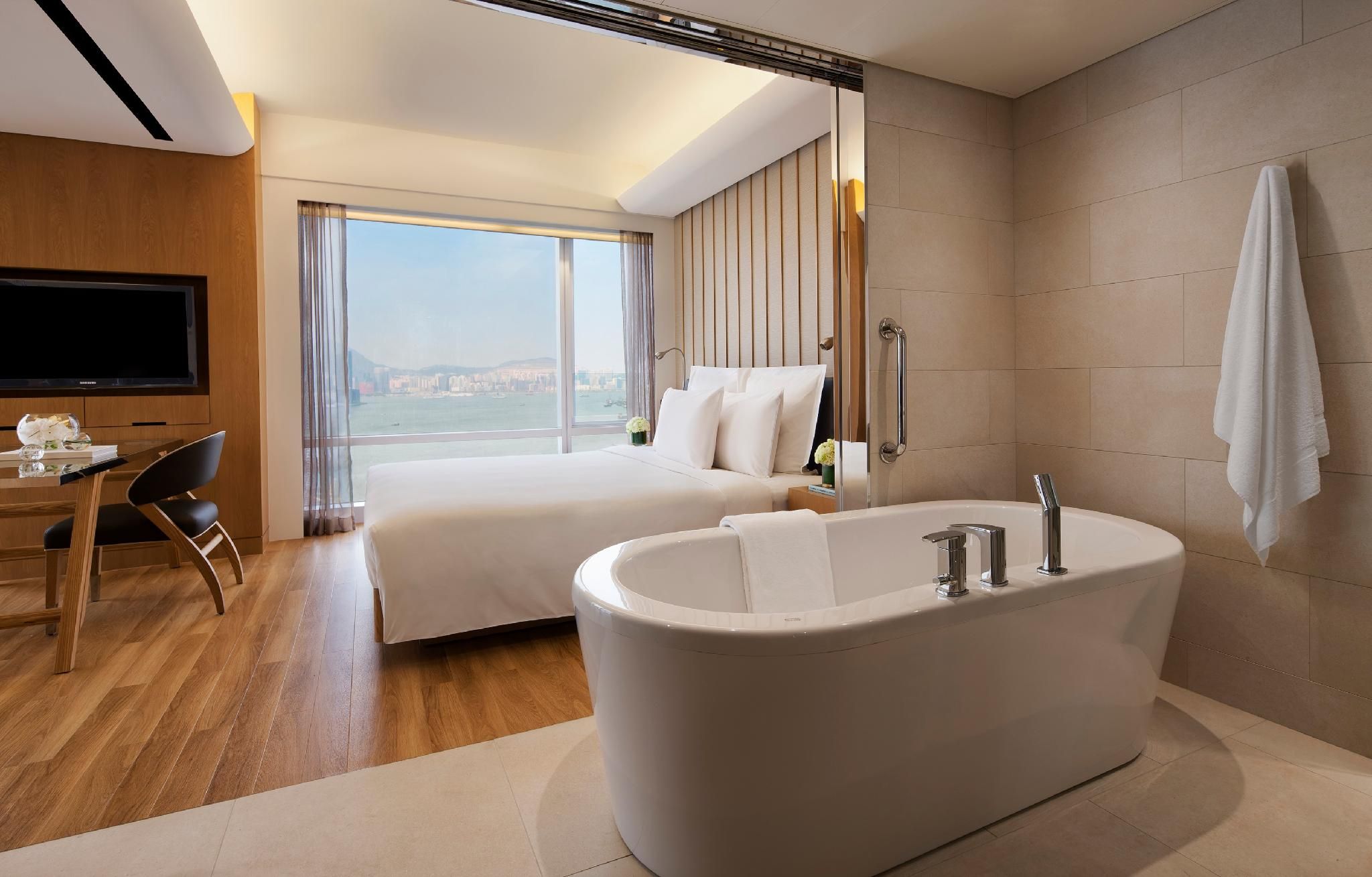 Executive lounge access, Studio Suite, 1 King, Victoria Harbour view
