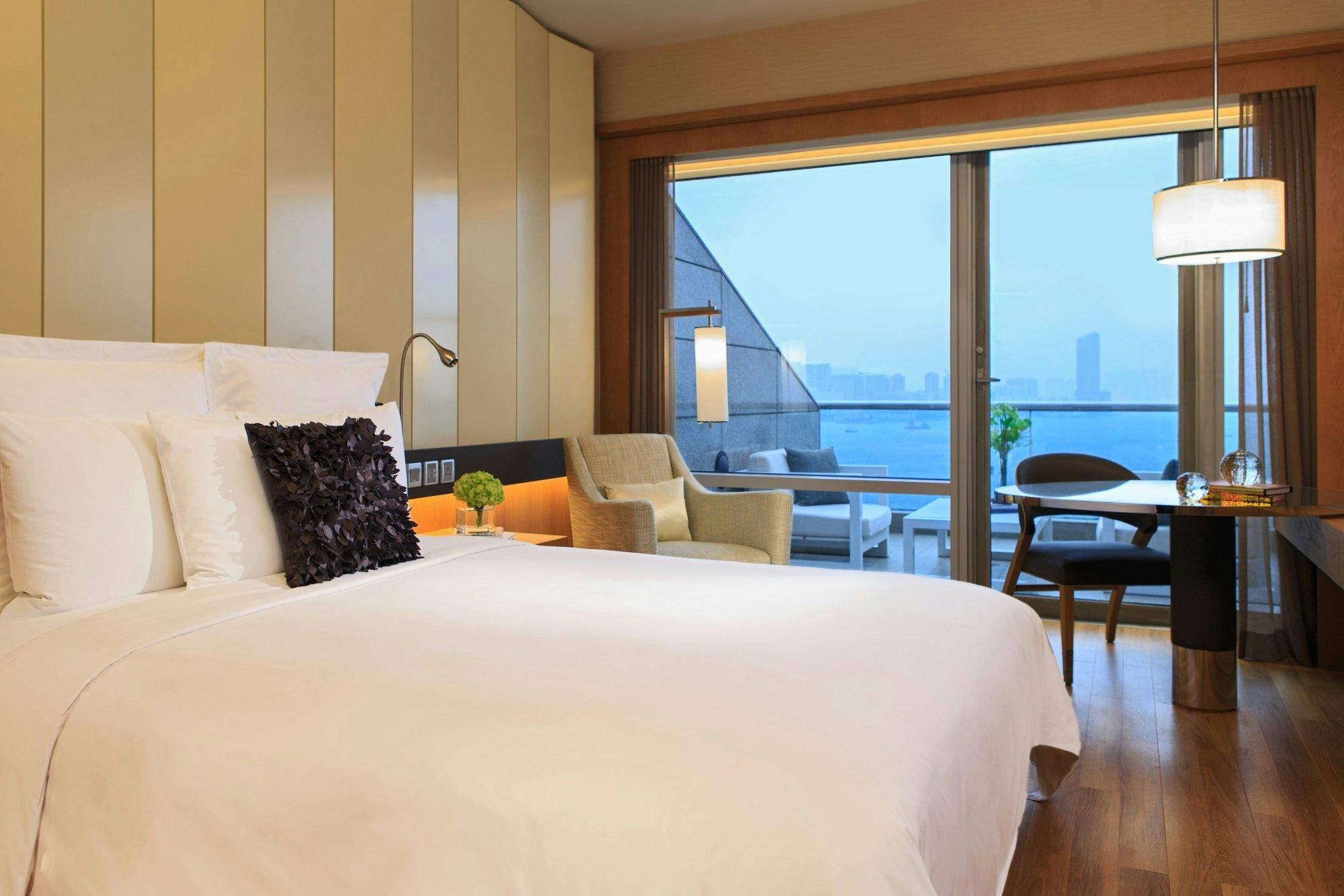 Guest room, 1 Queen, Harbor view, Balcony