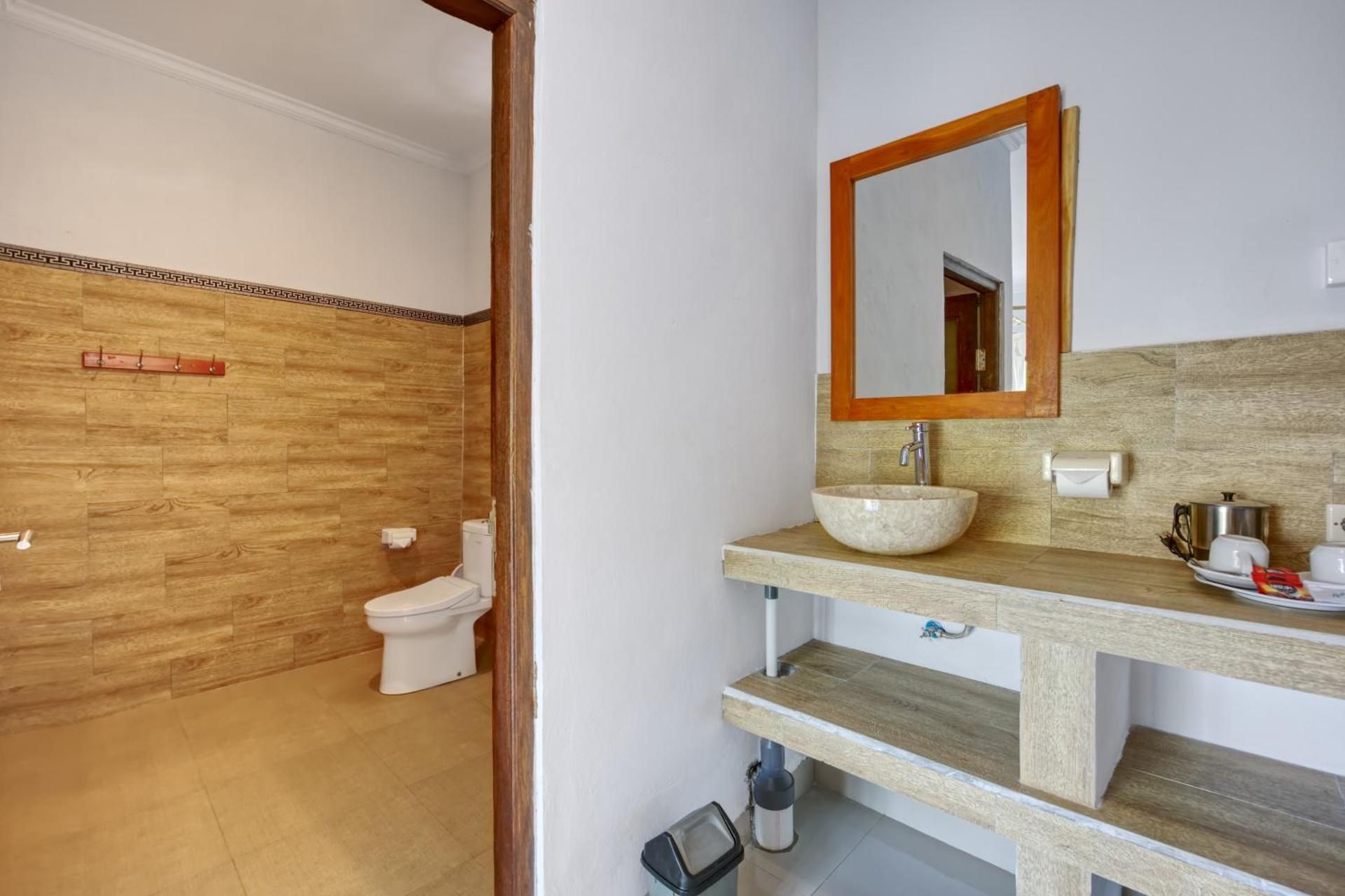 Le Green Village Double Room with Pool View 3