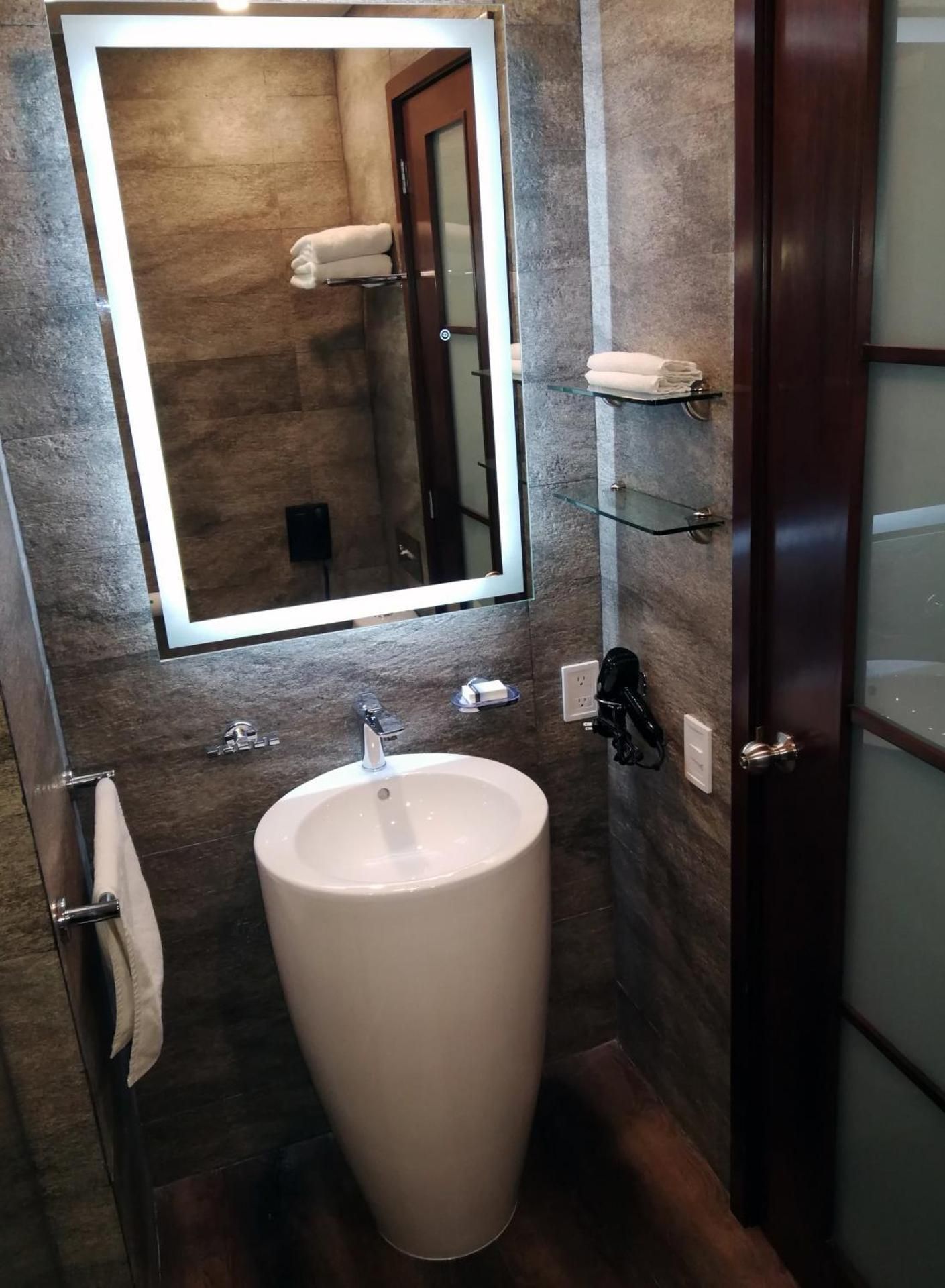 Junior Suite 9