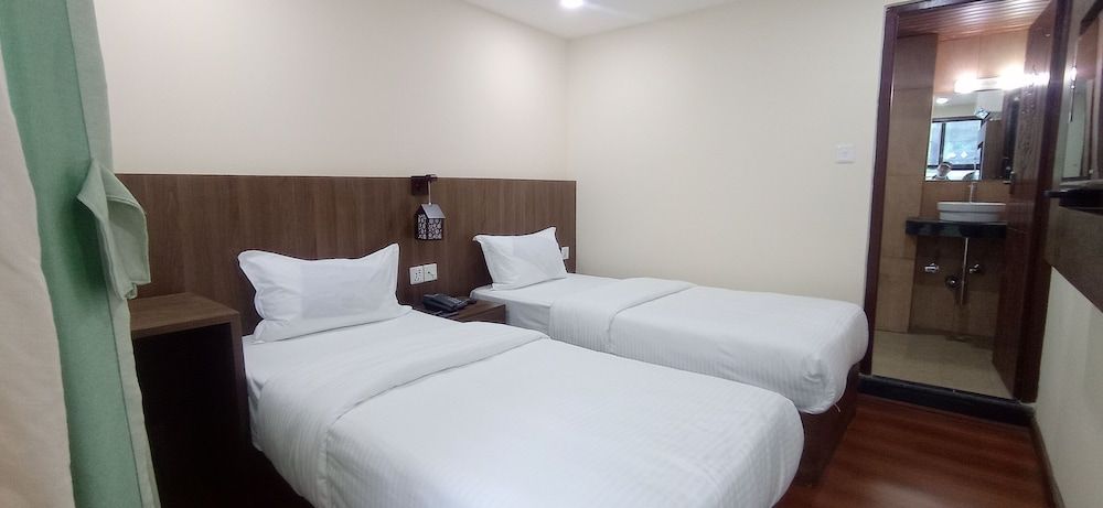 Hotel Aerolink Deluxe Twin Room 2