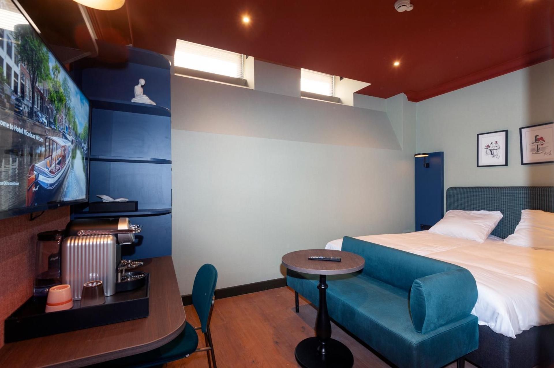 Deluxe Twin Room – Semi-Basement