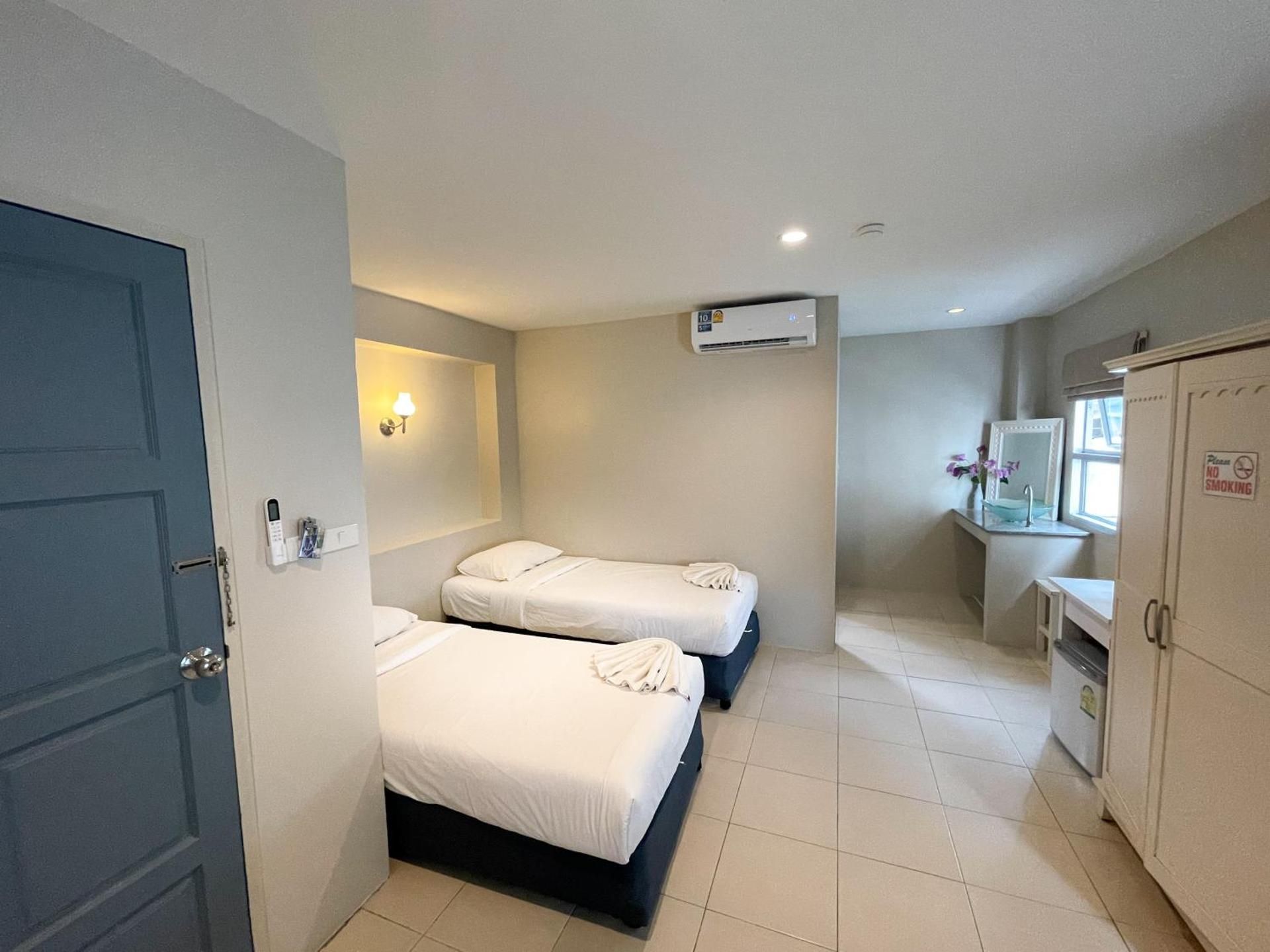 Ben's House Standard Twin Room 3