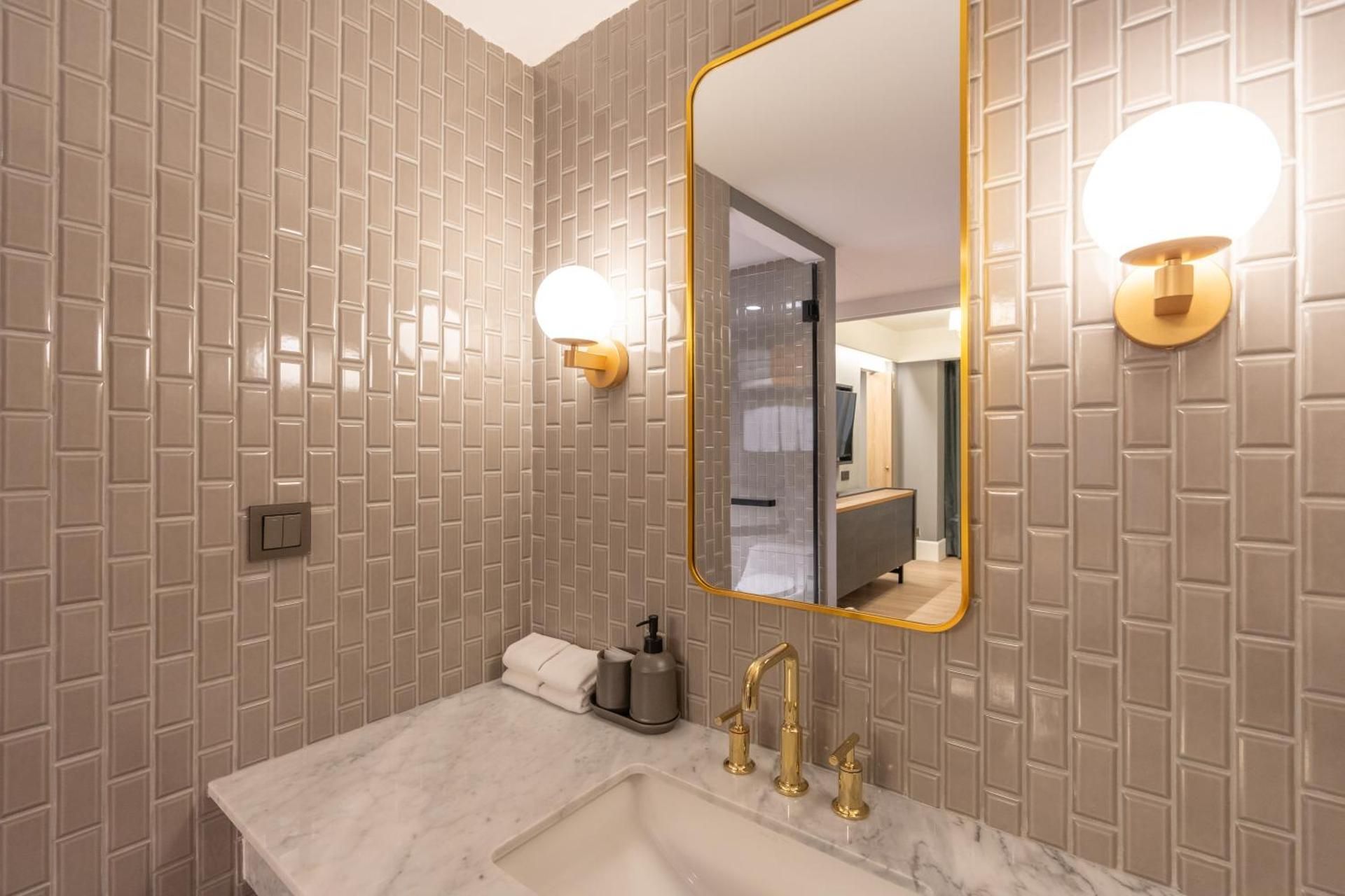 Bandalo Boutique Hotel Moon Child - Family Room - No window 2