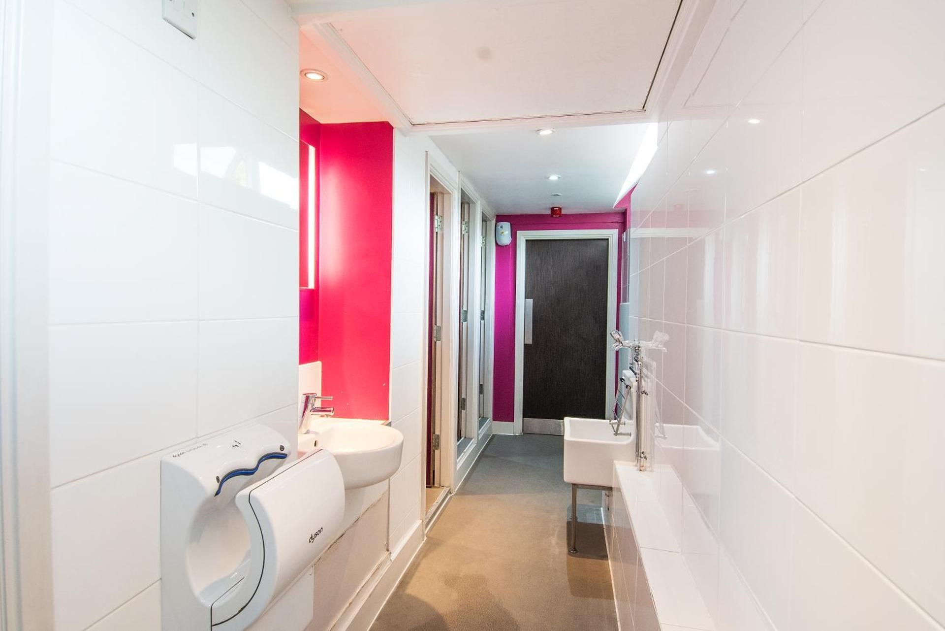 Bed in 12-Bed Mixed Dormitory Room Ensuite