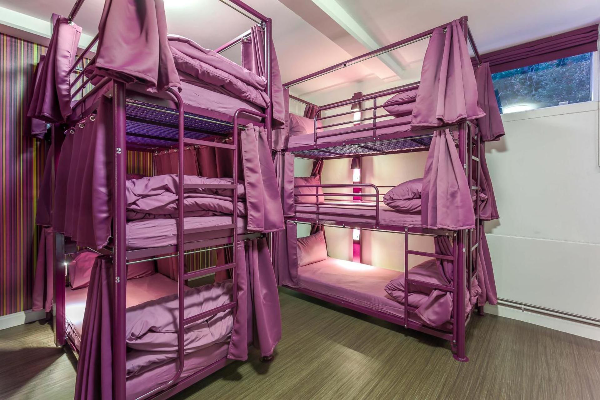 Bed in 6-Bed Mixed Dormitory with Shared Bathroom