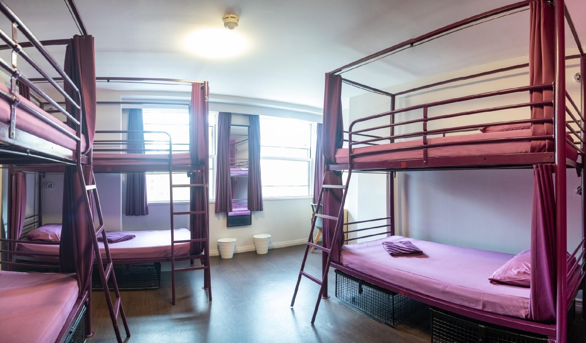 1 Person in 6-Bed Dormitory with Shared Bathroom - Mixed