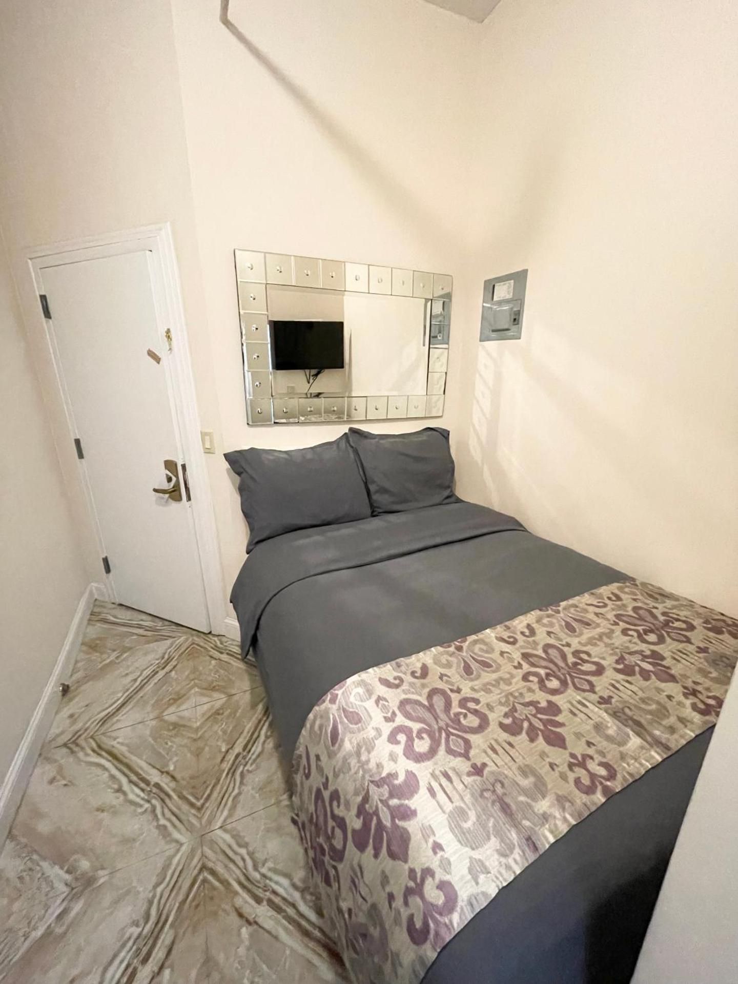 Da Vinci Hotel Economy Single Room