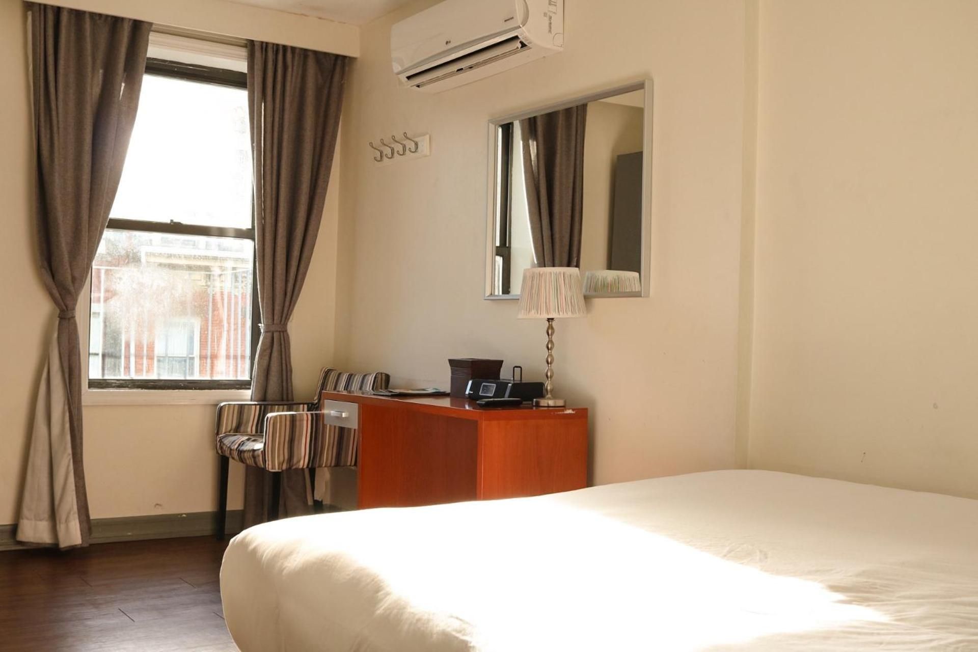 Queen Room with Private Bathroom