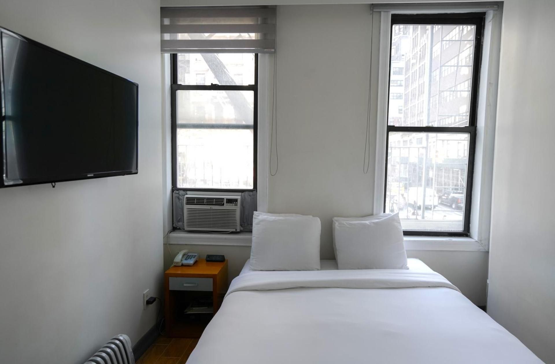 Queen Room with Private Bathroom